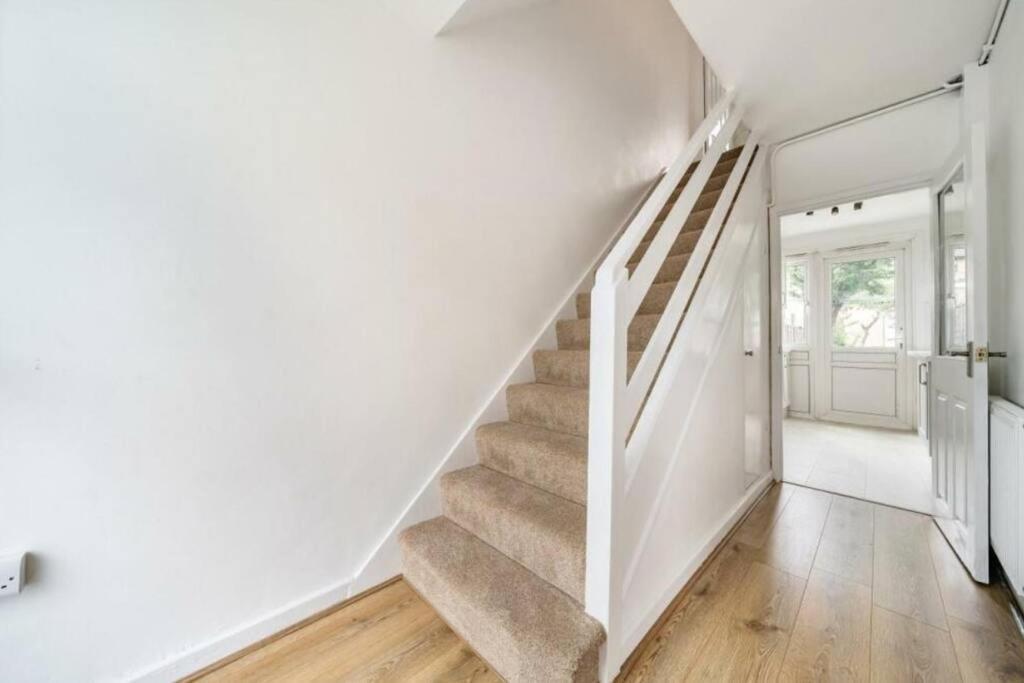 A Luxurious 3 Bed-terrance House Londra