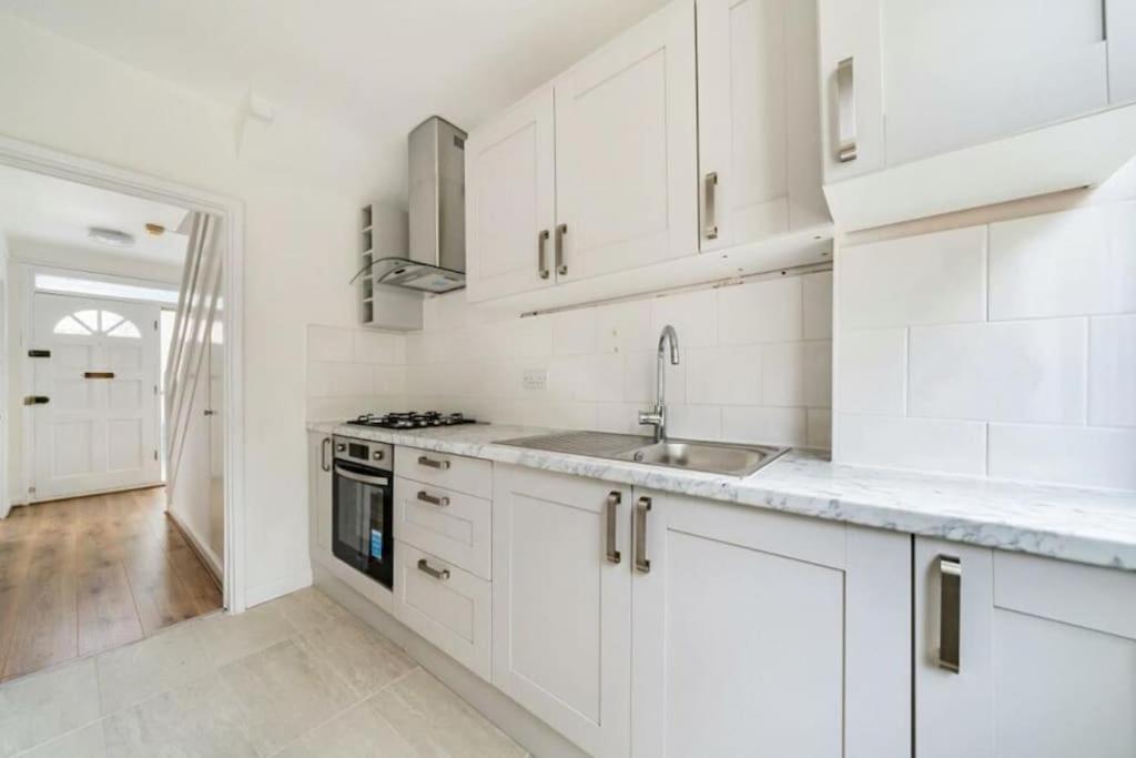 A Luxurious 3 Bed-terrance House Casa vacanze Londra